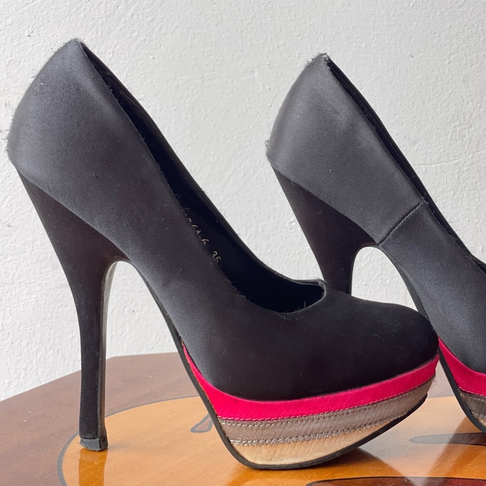 Tulipano shoes, velvet, black , pink and gray striped shoes, size 5, used